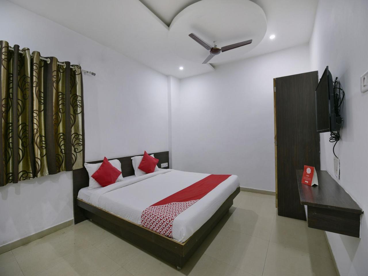 Oyo 9969 Hotel Kshipra Dham Ujjain Bagian luar foto