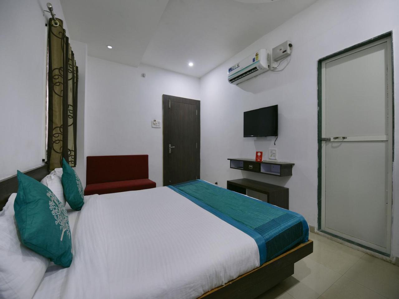 Oyo 9969 Hotel Kshipra Dham Ujjain Bagian luar foto