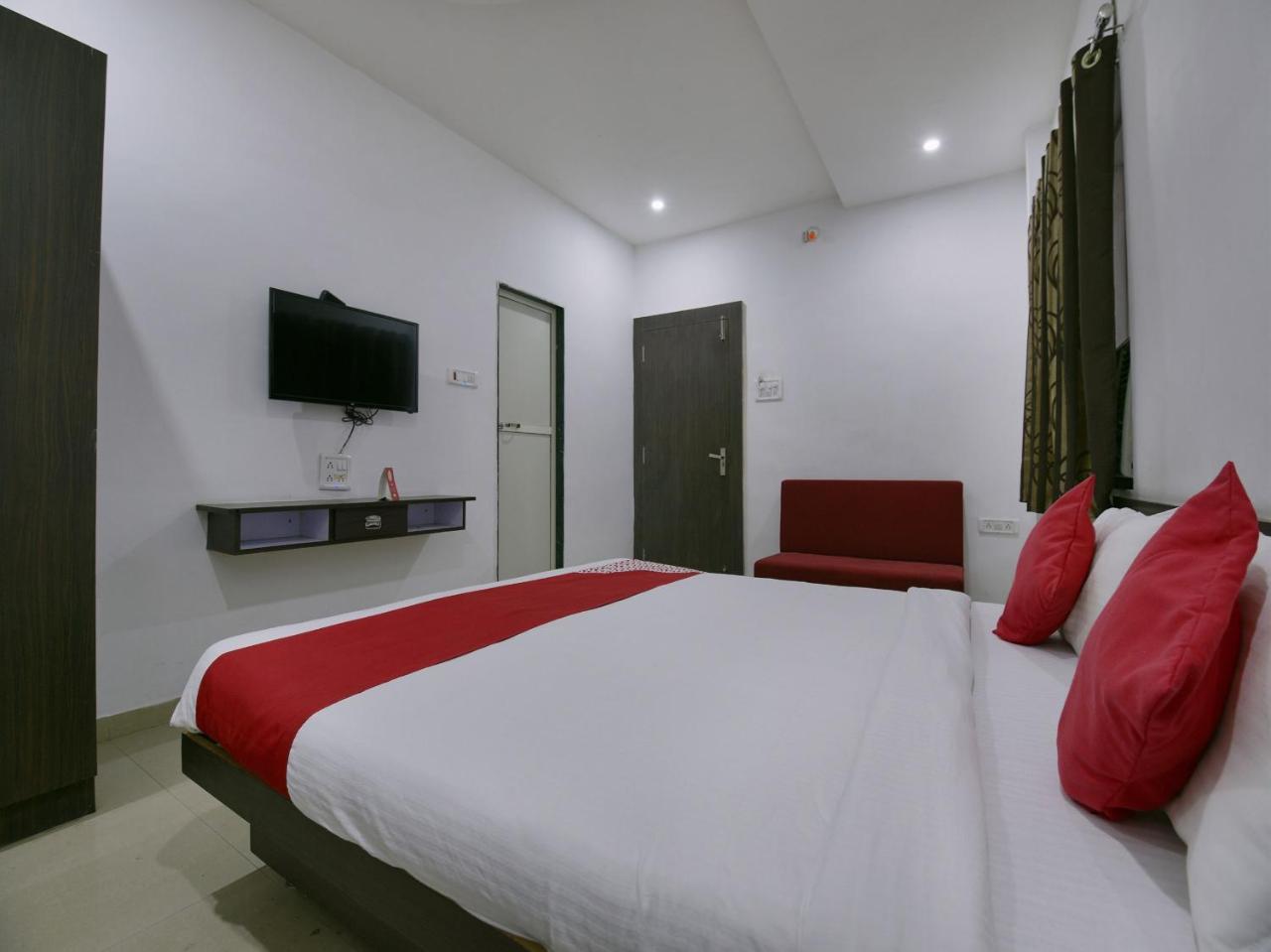 Oyo 9969 Hotel Kshipra Dham Ujjain Bagian luar foto