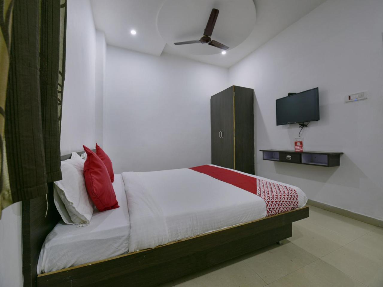 Oyo 9969 Hotel Kshipra Dham Ujjain Bagian luar foto